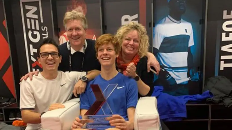 Un'immagine di Jannik Sinner con la sua famiglia - Foto www.sinner-johann.com/it