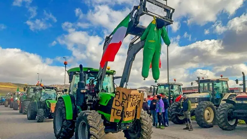 La protesta dei trattori arriva anche in Italia - Foto Ansa © www.giornaledibrescia.it