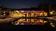 Palazzo Todeschini illuminato di rosa a cento giorni dal Giro d'Italia - Foto Comune di Desenzano