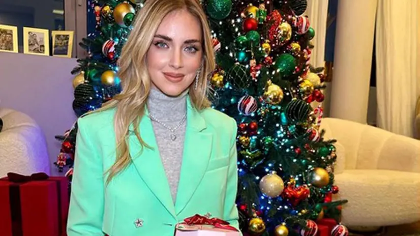 Chiara Ferragni con il pandoro Balocco - Foto Instagram/Chiara Ferragni