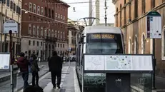 Un tram durante lo sciopero nazionale dei trasporti al capolinea di piazza Venezia, Roma, 10 novembre 2017. ANSA/ANGELO CARCONI