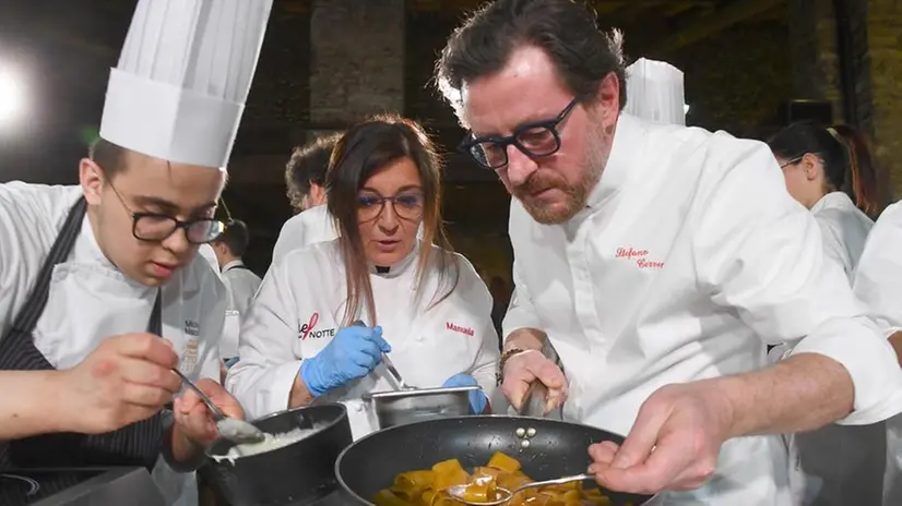 Stefano Cerveni durante la serata finale di una passata edizione di Chef per una notte