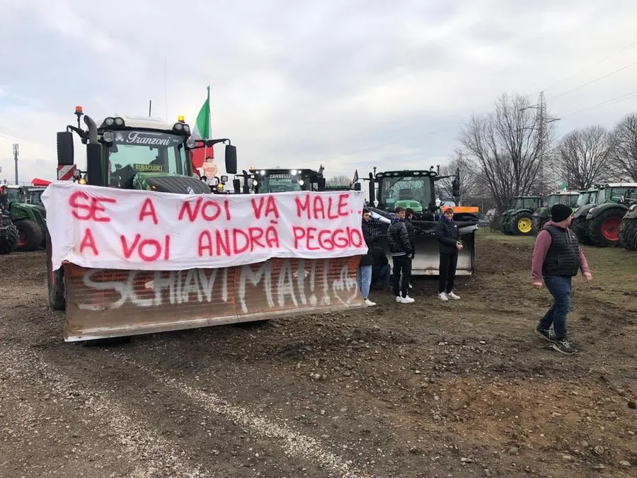 Terzo giorno di protesta degli agricoltori in via della Maggia
