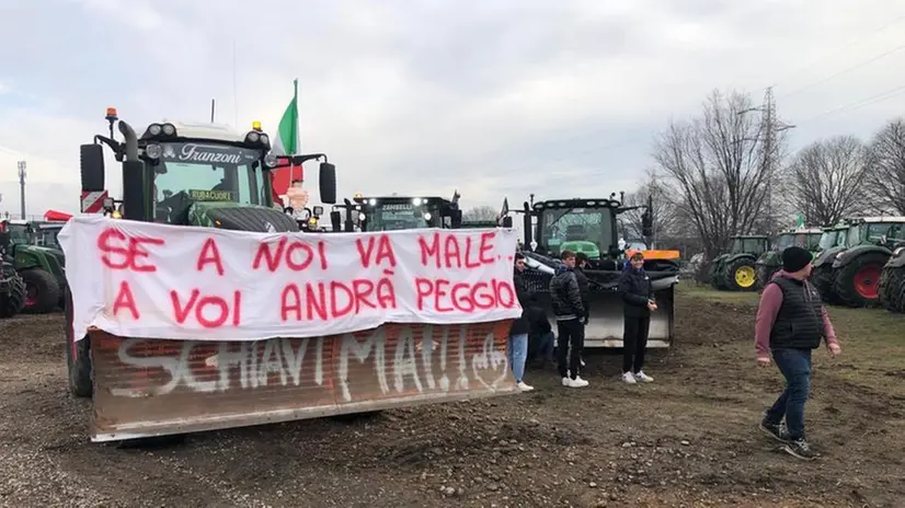 Terzo giorno di protesta degli agricoltori in via della Maggia