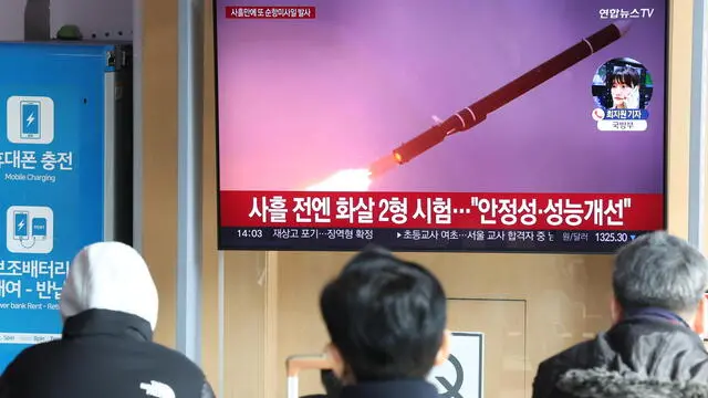 epa11119329 A television screen broadcasts the news on North Korea's testing of multiple cruise missiles at Seoul Station in Seoul, South Korea, 02 February 2024. The Joint Chiefs of Staff said it detected the North's launch at around 11 a.m. from its west coast, without specifying the number of missiles.  EPA/YONHAP SOUTH KOREA OUT