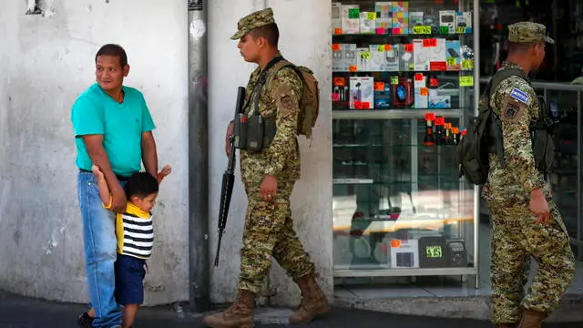 epa11121954 Military personnel patrol the streets in San Salvador, El Salvador, 02 February 2024. The streets of El Salvador woke up with a military presence on its streets as a security measure in the face of the upcoming presidential elections, in which President Nayib Bukele will seek re-election with the emergency regime as the main action of his current Government.  EPA/Bienvenido Velasco