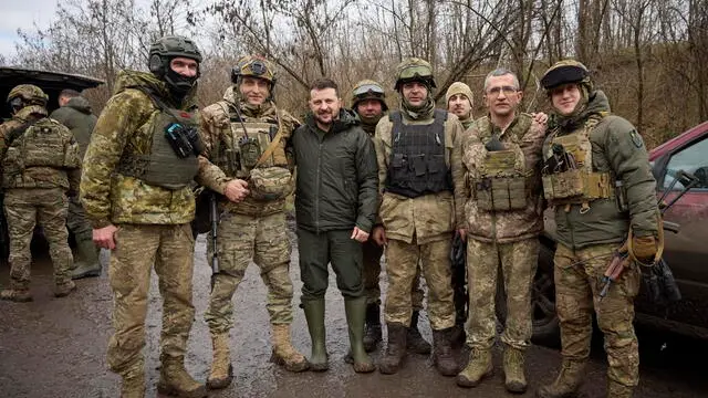 epa11126086 A handout photo made available by the Ukrainian Presidential Press Service shows Ukraine's President Volodymyr Zelensky (C) posing for a photograph with servicemen during a visit to frontline positions near Robotyne village, Zaporizhzhia region, southeastern Ukraine, 04 February 2024, amid the Russian invasion. According to the presidential office, Zelensky, during a working trip to the Zaporizhzhia region, visited Ukrainian soldiers near the frontline village of Robotyne and handed them state awards. Russian troops entered Ukrainian territory on 24 February 2022, starting a conflict that has provoked destruction and a humanitarian crisis.  EPA/UKRAINIAN PRESIDENTIAL PRESS SERVICE HANDOUT -- MANDATORY CREDIT: UKRAINIAN PRESIDENTIAL PRESS SERVICE --  HANDOUT EDITORIAL USE ONLY/NO SALES HANDOUT EDITORIAL USE ONLY/NO SALES