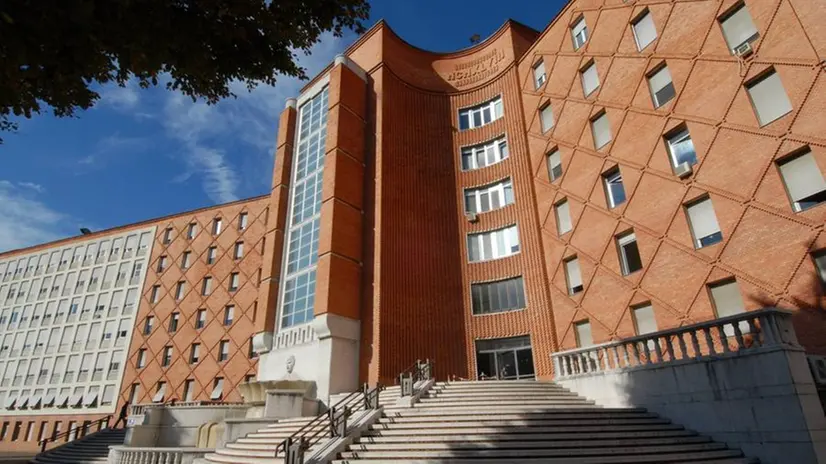 L'ingresso dell'ospedale Civile di Brescia