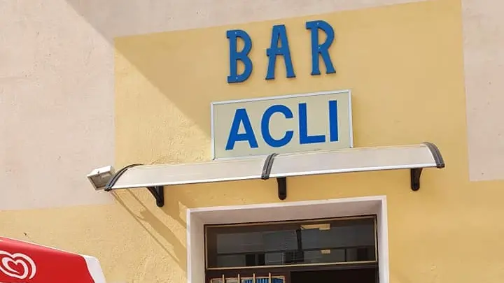 L'insegna del bar Acli alla Pieve di Concesio