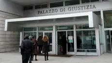 L'entrata del palazzo di giustizia di Brescia