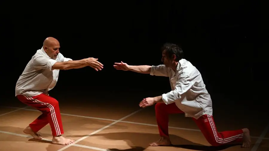 La «Danza cieca» di Virgilio Sieni sul palco del teatro Grande