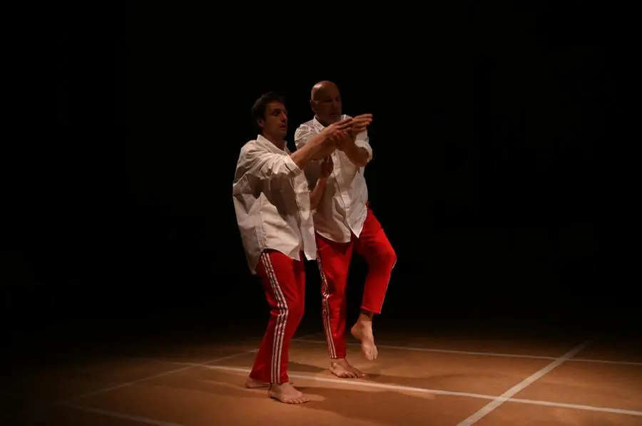 La «Danza cieca» di Virgilio Sieni sul palco del teatro Grande
