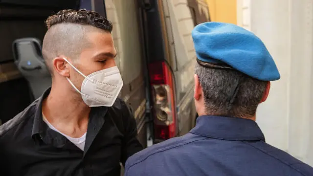 Mohamed Gaaloul presunto reponsabile dell'omicidio di Alice Neri, il cui cadavere carbonizzato fu ritrovato nell'auto incendiata nelle campagne di Concordia a Novembre 2022, all'arrivo in tribunale per l'incidente probatorio. Modena,15 Febbraio 2023. ANSA /ELISABETTA BARACCHI