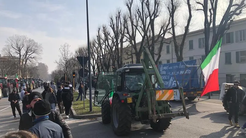 I trattori di «Riscatto agricolo» davanti al Pastori