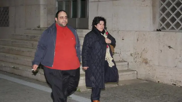 Maria Concetta Riina, 34 anni, figlia del capo dei capi di cosa Nostra Toto' Riina, con il marito Tony Ciavarello davanti al Palazzo di Giustizia, Palermo, 3 febbraio 2009. ANSA/LANNINO-NACCARI