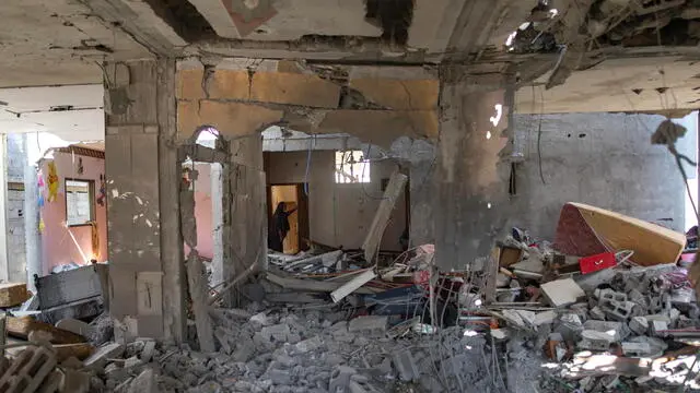 epa11136377 A damaged residential building following an Israeli air strike in the Rafah refugee camp, southern Gaza Strip, 08 February 2024. More than 27,500 Palestinians and over 1,300 Israelis have been killed, according to the Palestinian Health Ministry and the Israel Defense Forces (IDF), since Hamas militants launched an attack against Israel from the Gaza Strip on 07 October 2023, and the Israeli operations in Gaza and the West Bank which followed it.  EPA/HAITHAM IMAD