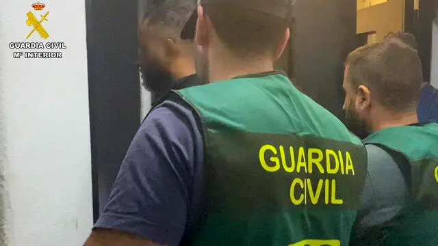 epa10710786 A handout photo made available by the Spanish Civil Guard (Guardia Civil) on 25 June 2023 shows one of the two fugitives from British and Dutch justice who have been arrested in separate operations, in Estepona (Malaga), southern Spain. One of the suspects has been implicated in a kidnapping and theft of luxury watches, as the other has been accused of fraud, money laundering and illegal possession of weapons. The two men were wanted by the authorities of their respective countries and have been arrested in different operations carried out on the Costa del Sol in connection with the search for fugitives. EPA/GUARDIA CIVIL HANDOUT -- MANDATORY CREDIT -- ONLY AVAILABLE TO ILLUSTRATE THE ACCOMPANYING NEWS -- BEST QUALITY AVAILABLE -- ATTENTION EDITORS: IMAGE PIXELATED AT SOURCE -- HANDOUT EDITORIAL USE ONLY/NO SALES
