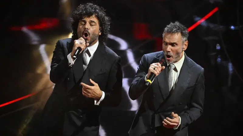 Francesco Renga e Nek sul palco dell'Ariston