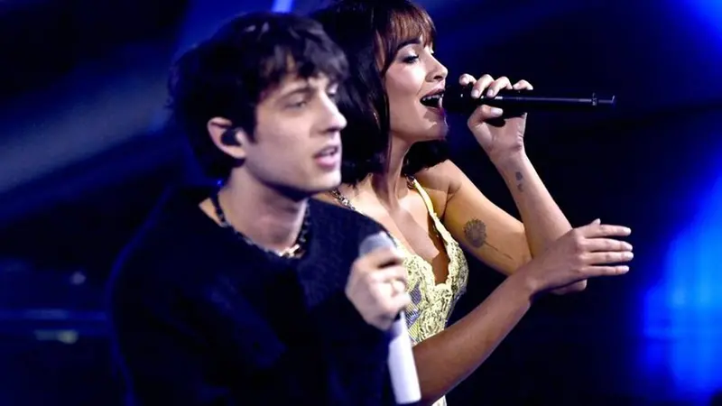 Sangiovanni con Aitana nella serata dei duetti