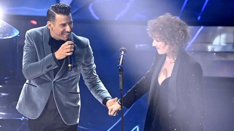 Fiorella Mannoia e Francesco Gabbani nella serata dei duetti