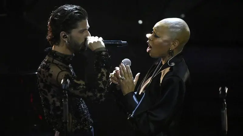 I Santi Francesi con Skin nella serata dei duetti