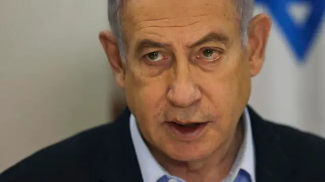 epa11062029 Israeli Prime Minister Benjamin Netanyahu convenes the weekly cabinet meeting at the Defence Ministry in Tel Aviv, Israel, 07 January 2024. EPA/RONEN ZVULUN / POOL