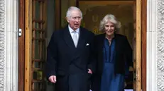 epa11112633 Britain's King Charles III (L) departs the London Clinic with Queen Camilla (R) In London, Britain, 29 January 2024. King Charles III left hospital following treatment for an enlarged prostate.  EPA/ANDY RAIN