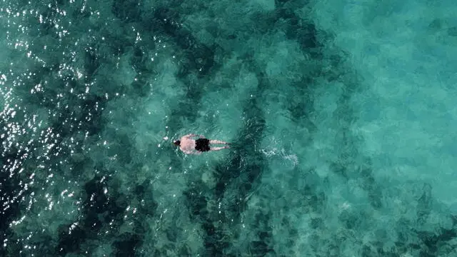 epa10440175 A person swims in the sea, in Cancun, Mexico (Issued 30 January 2023). Tourism in the Caribbean rebounded in 2022 after the pandemic with historic figures on the Mexican beaches of Cancun, the Dominican Republic and Puerto Rico, and an almost complete recovery in Colombia, although still with lags in Cuba. In Mexico, a country that concentrates almost half of the international tourism in Latin America, according to the consultants Statista and Latinometrics, Quintana Roo had a record of more than 30 million arrivals at the Cancun airport, according to the state government.  EPA/Alonso Cupul