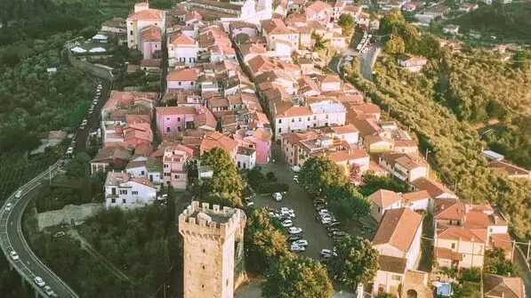 Castelnuovo Magra si autotassa per riaprire l'unico alimentari
