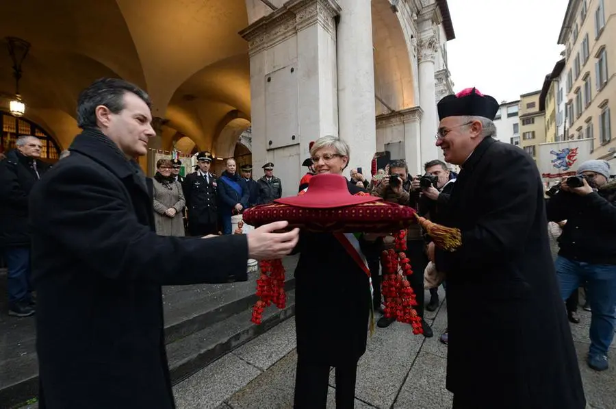 Un momento delle celebrazioni lo scorso anno: il galero rosso - Foto © www.giornaledibrescia.it