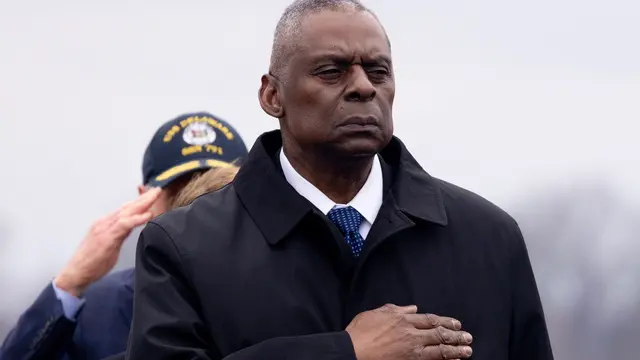 epa11121831 US Secretary of Defense Lloyd Austin watches a US Army carry team move a flag-draped transfer case containing the remains of a fallen US service member during a dignified transfer at Dover Air Force Base in Dover, Delaware, USA, 02 February 2024. US Army Sergeant Jerome Rivers. US Army Sergeant Breonna Moffett, and US Army Sergeant Kennedy Sanders died in a drone strike on 28 January at a military base in Jordan; forty other US troops were also injured in the attack. The enemy drone, which the White House has blamed on an Iran-backed militia, may have been mistaken for a US drone and left unimpeded, according to a preliminary report.  EPA/MICHAEL REYNOLDS