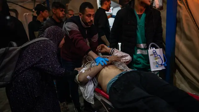 epa11146660 Wounded people are transported to Kuwait Hospital in Rafah, southern Gaza Strip, 12 February 2024, following Israeli air strikes on the Rafah refugee camp in the southern Gaza Strip. According to the Palestinian Health Ministry, 63 people have been killed and more than 230 people have been injured in the airstrikes carried out by the Israeli military. According to a statement released by the Israeli Defense Forces (IDF), two Israeli hostages were rescued during an overnight operation in Rafah. More than 28,000 Palestinians and over 1,300 Israelis have been killed, according to the Palestinian Health Ministry and the Israel Defense Forces (IDF), since Hamas militants launched an attack against Israel from the Gaza Strip on 07 October 2023, and the Israeli operations in Gaza and the West Bank which followed it. EPA/HAITHAM IMAD