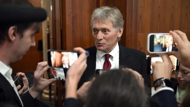 epa10917366 Kremlin spokesman Dmitry Peskov answers questions from reporters following a meeting of the Commonwealth of Independent States (CIS) Council of Heads of State at the Ala Archa state residence in Bishkek, Kyrgyzstan, 13 October 2023.  EPA/PAVEL BEDNYAKOV / SPUTNIK / KREMLIN POOL MANDATORY CREDIT