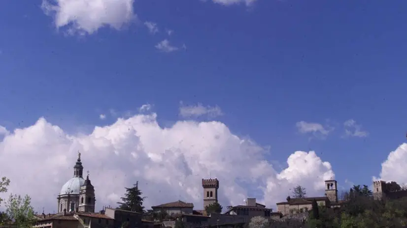 Una veduta di Lonato (foto d'archivio)