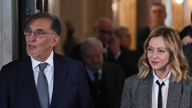 La presidente del Consiglio dei ministri Giorgia Meloni, con il presidente del Senato, Ignazio La Russa, nel corso della celebrazione del 'Giorno del Ricordo' al Quirinale, Roma 9 febbraio 2024.
ANSA/MAURIZIO BRAMBATTI