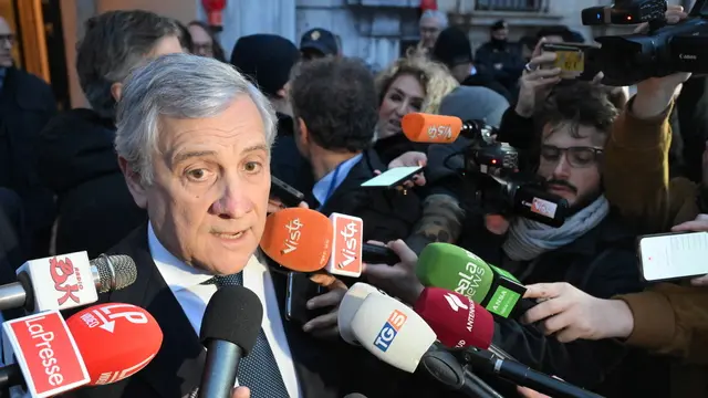 Il vice presidente del Consiglio, Antonio Tajani, all’esterno di Palazzo Chigi al termine di un incontro tra Governo e organizzazioni agricole. Roma, 9 febbraio 2024. ANSA/CLAUDIO PERI