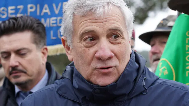 Il ministro Antonio Tajani alla Foiba di Basovizza, sul Carso triestino, per partecipare alla cerimonia solenne in occasione del Giorno del ricordo, 10 febbraio 2024. ANSA/MAURO ZOCCHI