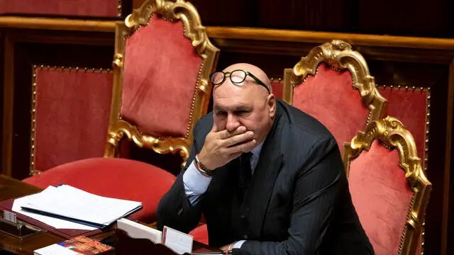 Il ministro della difesa Guido Crosetto, all’interno del Senato della repubblica, durante la comunicazione sull’invio di equipaggiamenti militari all’Ucraina. Roma 10 gennaio 2024
ANSA/MASSIMO PERCOSSI