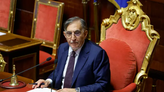 Il presidente del Senato, Ignazio La Russa, durante la discussione generale sul un ddl in materia di modifiche al codice penale, Senato, Roma 6 febbraio 2023. ANSA/FABIO FRUSTACI