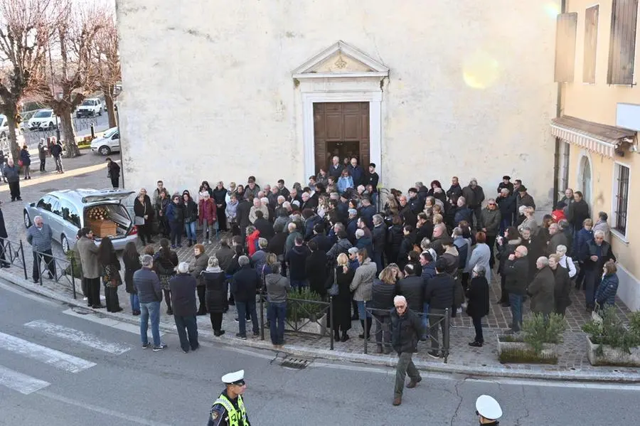 Il funerale di Santina Delai a Puegnago del Garda
