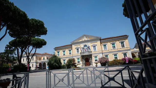 Un veduta esterna dell'ospedale INMI Spallanzani dove e' ricoverato, a seguito di un intervento chirurgico, il presidente emerito della Repubblica Giorgio Napolitano, Roma, 22 maggio 2021. ANSA/GIUSEPPE LAMI