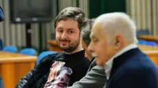 Nicolo' Maja arriva nel tribunale di Busto Arsizio (Varese) dove ha rivisto per la prima volta il padre Alessandro da quando, nel maggio scorso, l'uomo ha ucciso nel sonno la moglie Stefania Pivetta, la figlia Giulia e ha gravemente ferito il 24enne Nicolo', oggi in carrozzina dopo una serie di interventi chirurgici. Stamani il ragazzo si é presentato con una maglietta con le immagini della madre Stefania e della sorella Giulia, 17 febbraio 2023.
ANSA/Agenzia Blitz Varese