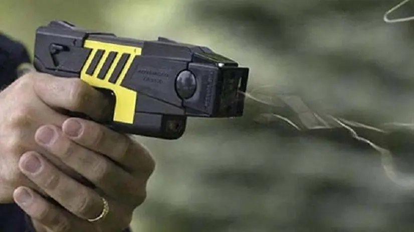 🔴 La Regione: la Consulta ha detto no agli storditori elettrici, nessuno  stop sui taser alle Polizie Locali -  - Brescia News