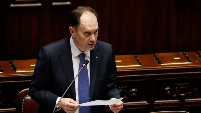 Il ministro per i rapporti con il Parlamento Luca Ciriani interviene al Question time, presso la Camera dei Deputati, Roma, 14 febbraio 2024, ANSA/VINCENZO LIVIERI