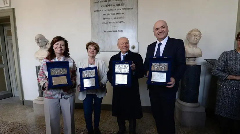 La consegna del Premio della Brescianità e del Premio per la ricerca scientifica