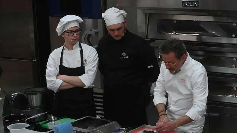 Chef Cerveni con gli studenti dell'istituto Giacomo Perlasca