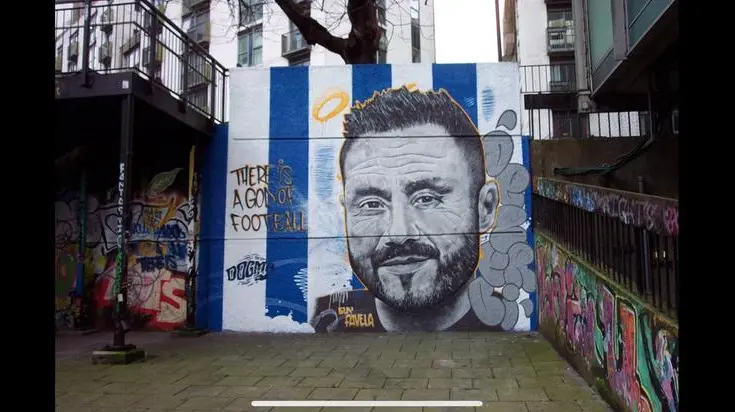 Il murales dedicato a De Zerbi nel centro di Brighton - © www.giornaledibrescia.it