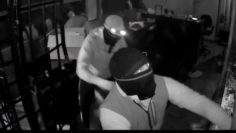 Le immagini delle telecamere di videosorveglianza - © www.giornaledibrescia.it