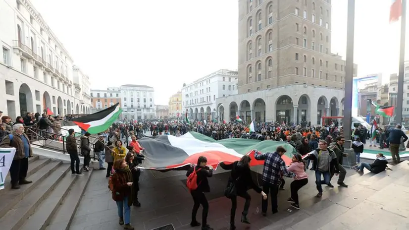 Il corteo pro Palestina in centro a Brescia