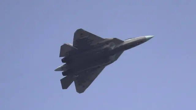 epa09134388 A Russian Air Force Sukhoi Su-57 fifth-generation fighter jet flys over town of Podolsk outside Moscow as the fighter jet takes part in a rehearsal for the Victory Day military parade at the Patriot Park in Alabino, Moscow region, Russia, 14 April 2021. The Victory Day parade at the Red Square on 09 May 2021 will mark the 76th anniversary of the capitulation of Nazi Germany in WWII. EPA/MAXIM SHIPENKOV